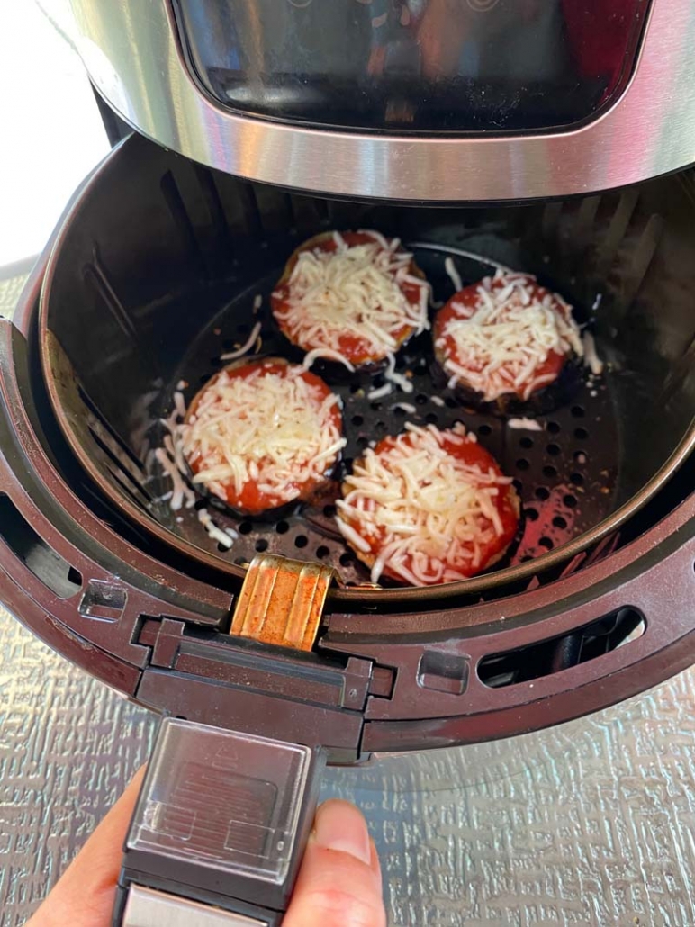 cooking eggplant pizza in the air fryer 