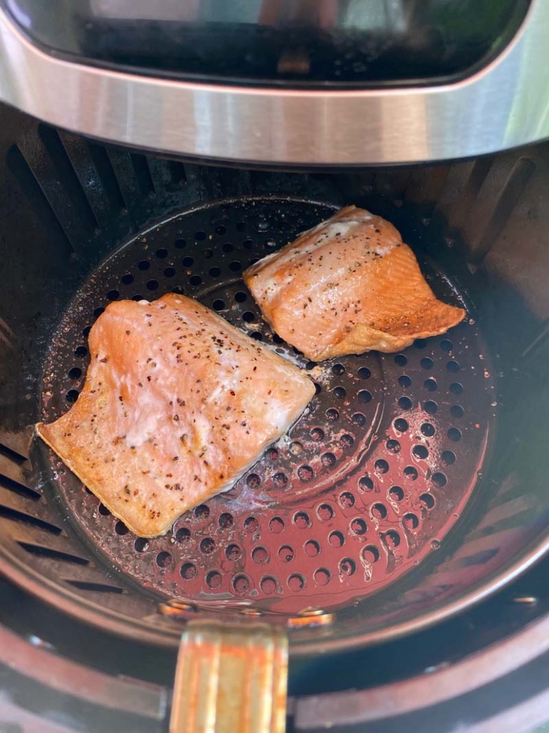 cooked salmon with salt and pepper seasoning