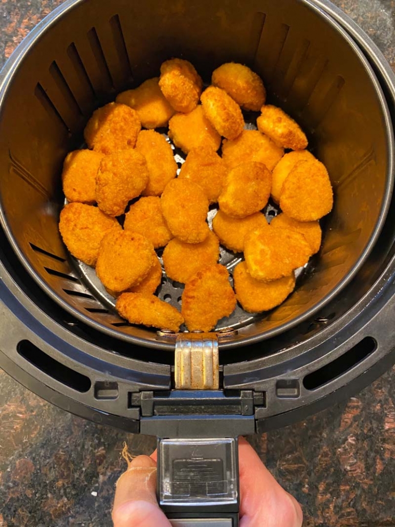 cooking frozen chicken nuggets in a air fryer 