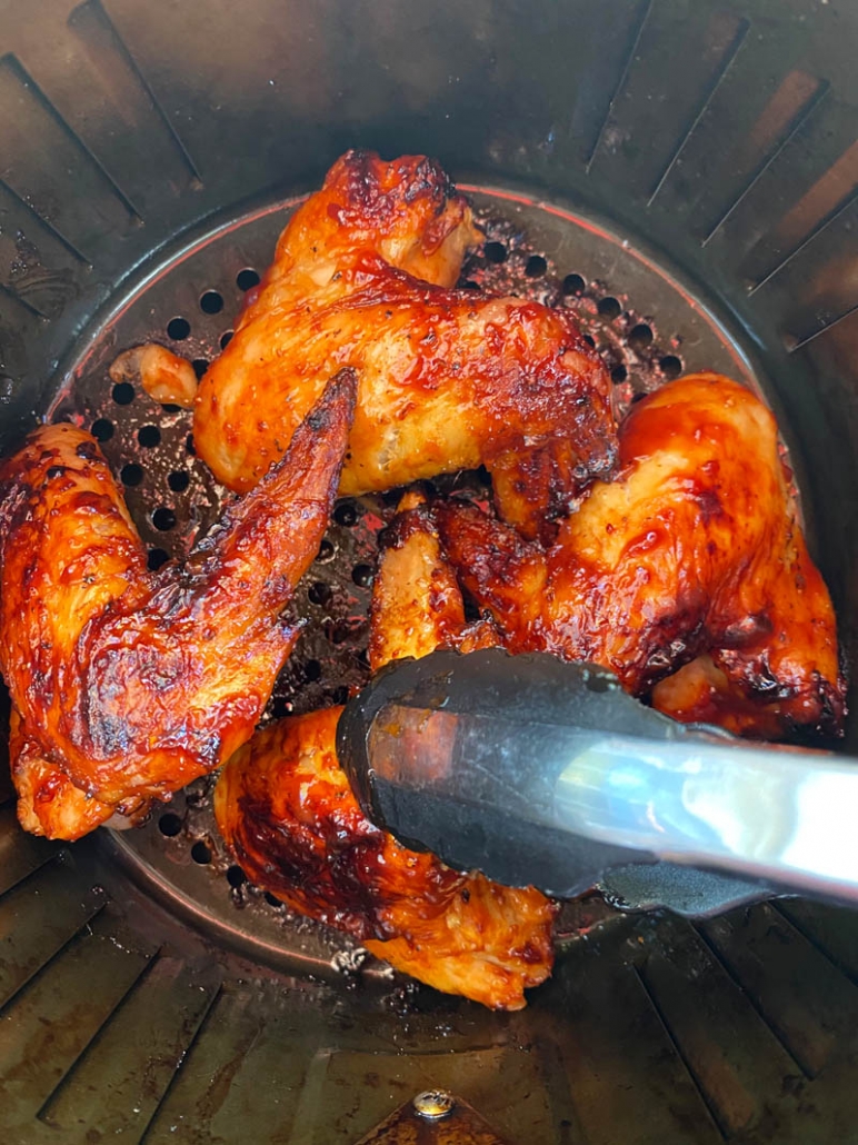 cooking bbq chicken wings in the air fryer 