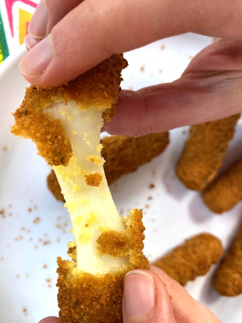 Crispy Mozzarella Sticks 