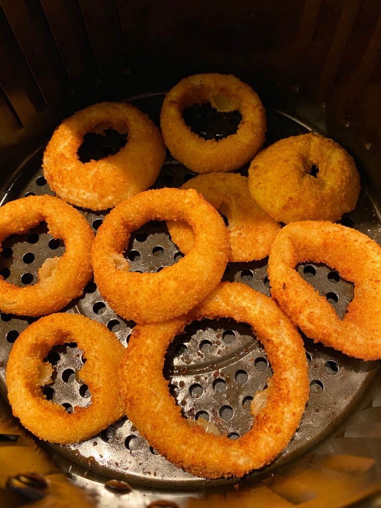 cooked onion rings in the air fryer 