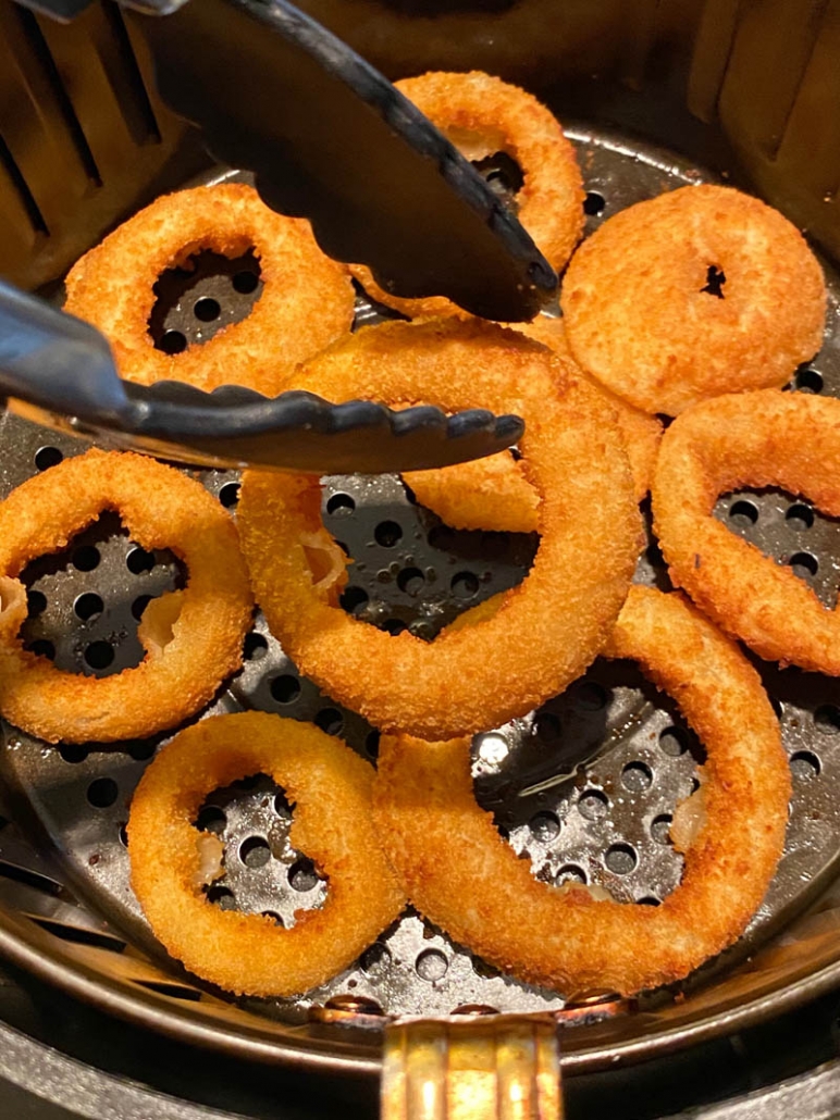 serving onion rings with tongs 