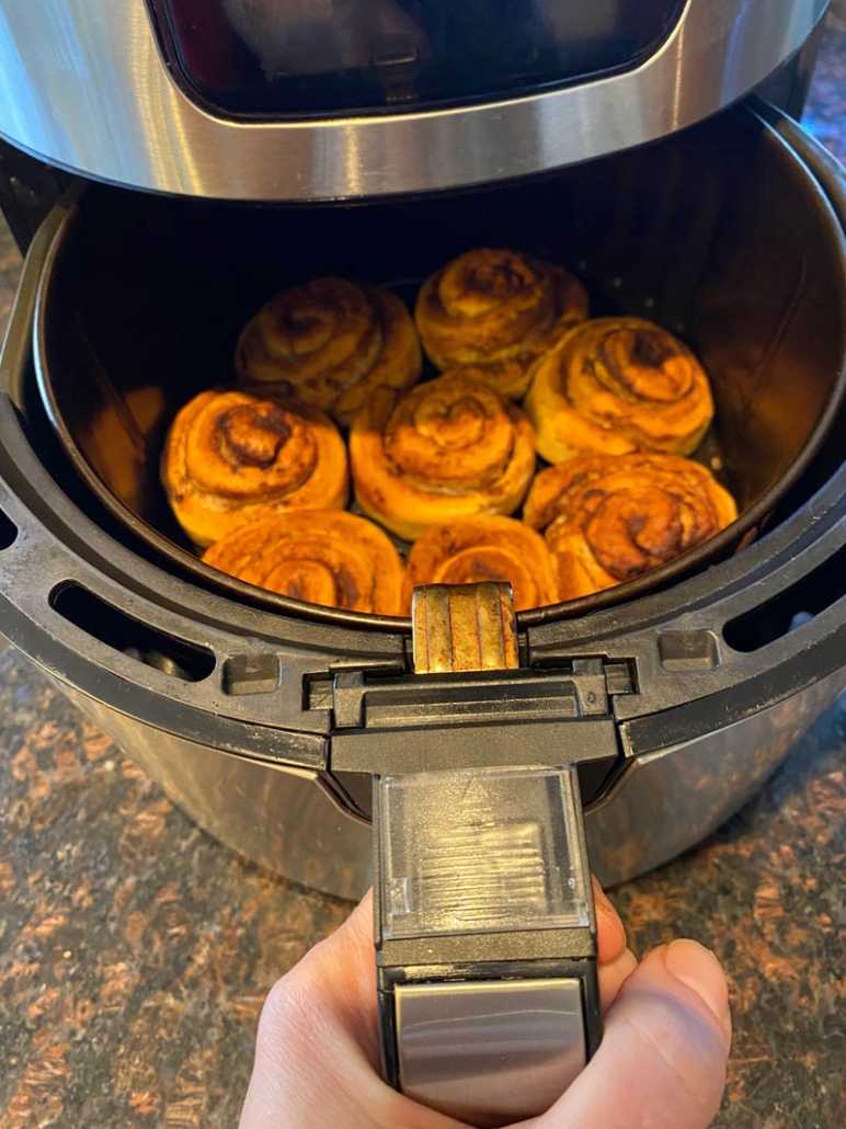 air fryer cinnamon rolls