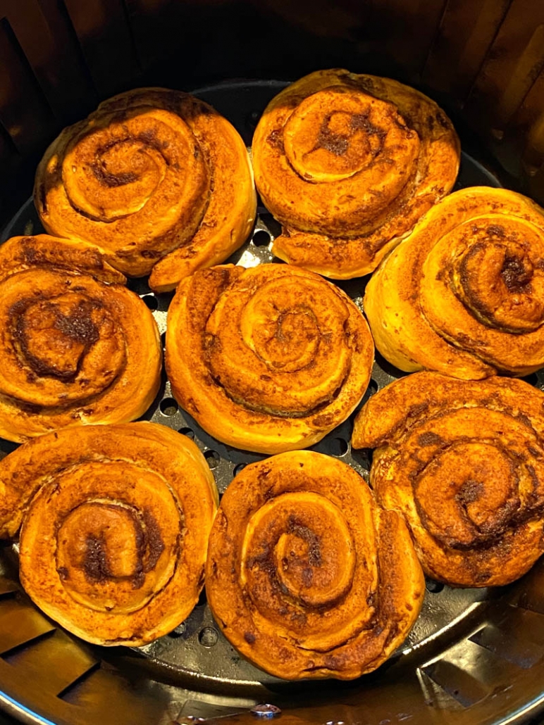 baked cinnamon rolls in the air fryer 