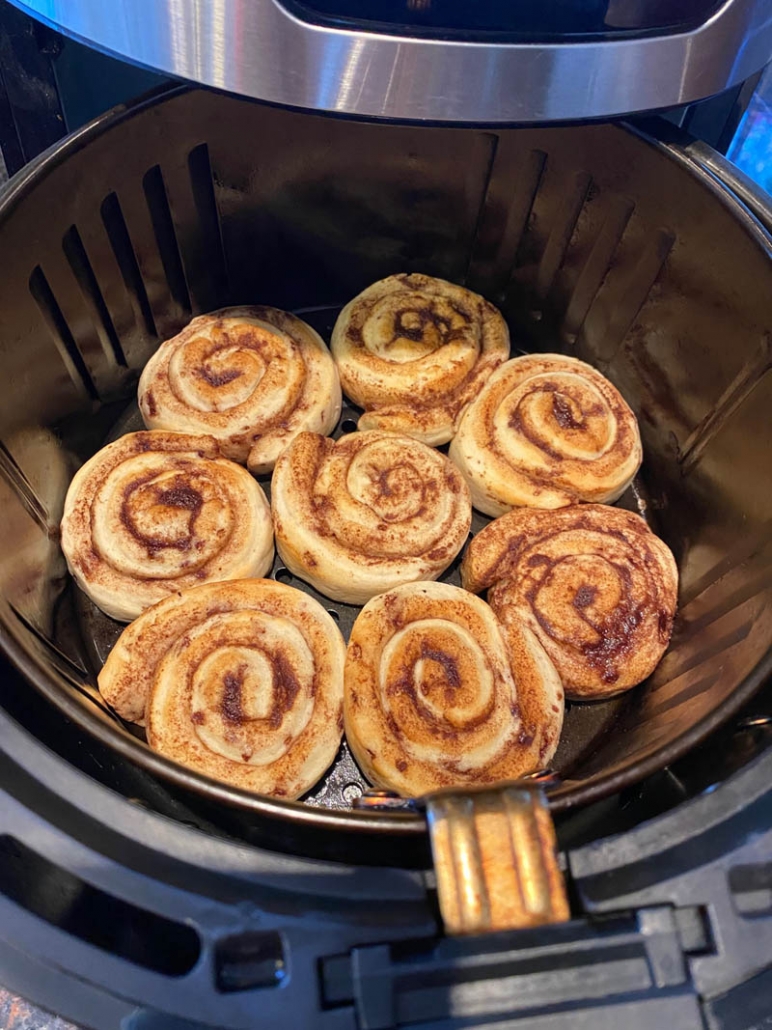 baking cinnamon rolls in the air fryer 