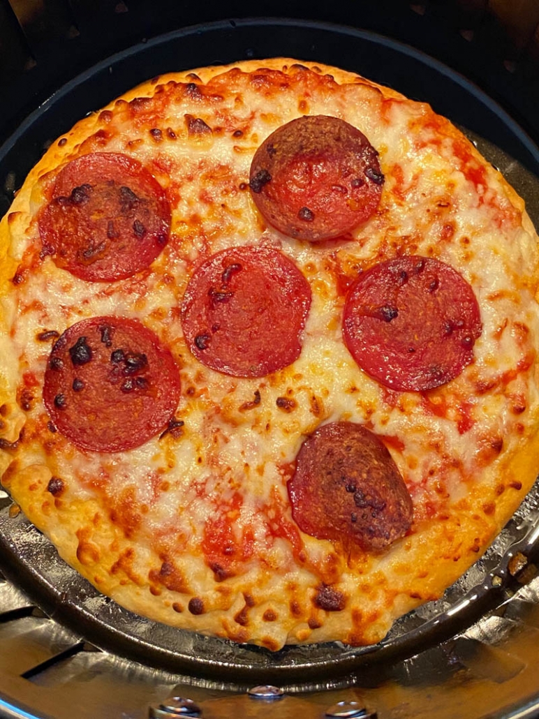 pepperoni frozen pizza in the air fryer 