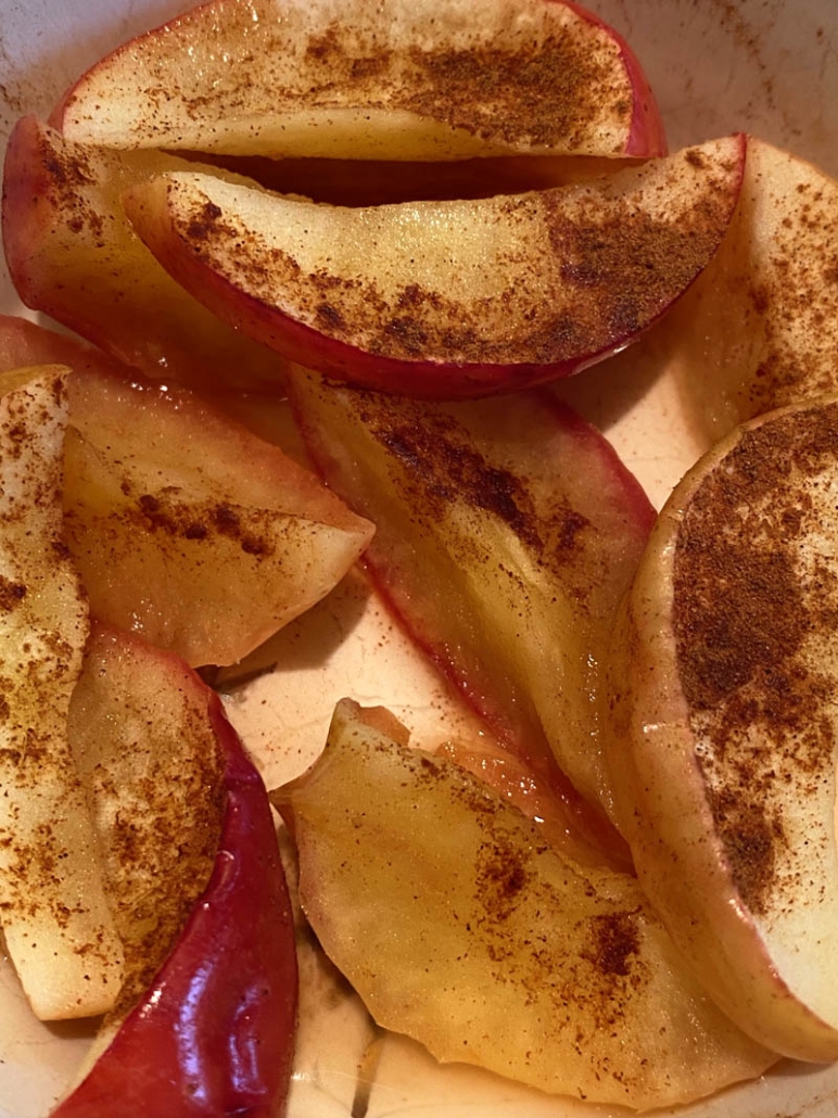 sweet apple slices with cinnamon for dessert