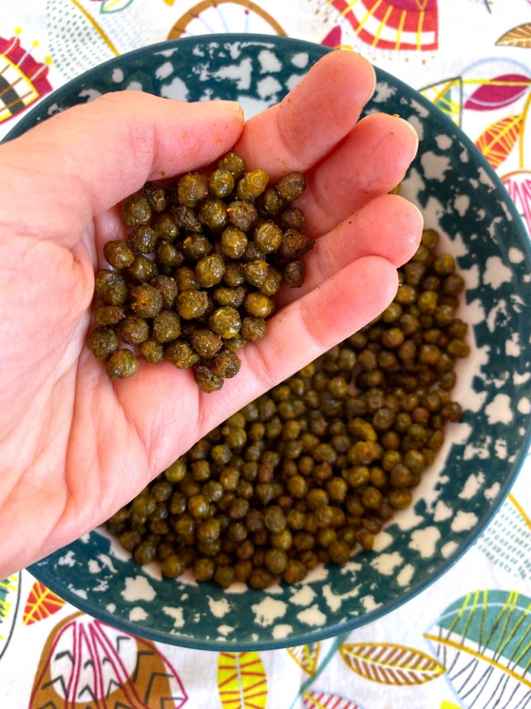 a handful of chili roasted green peas