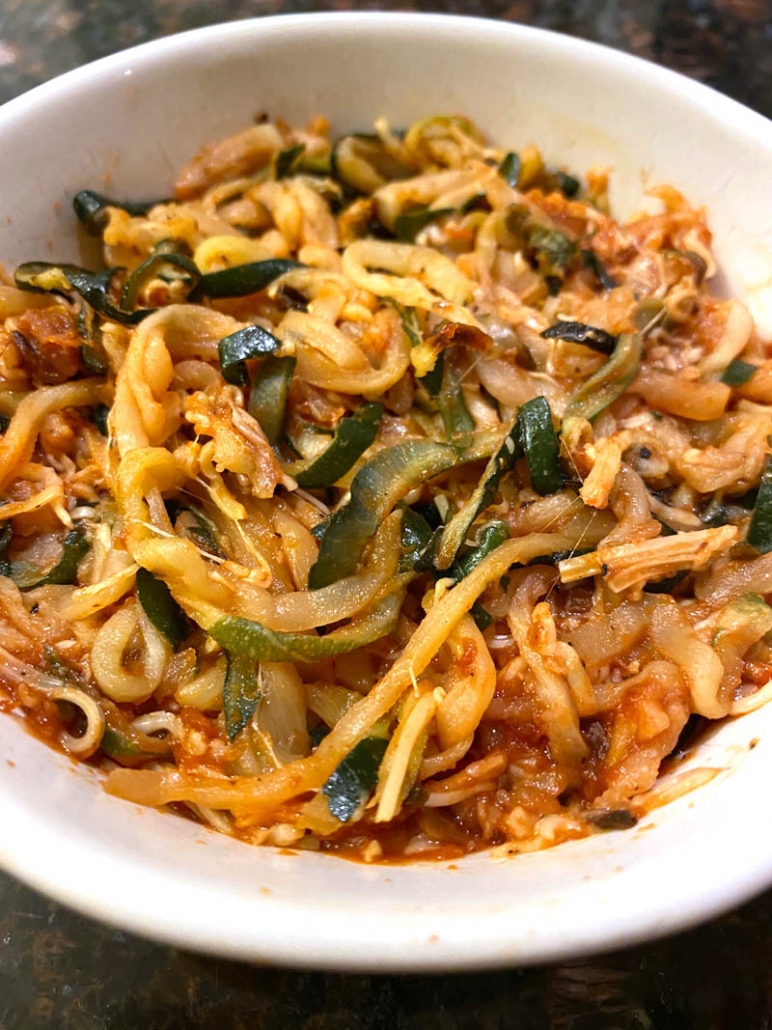 Air Fryer Zucchini Noodles With Tomato Sauce 