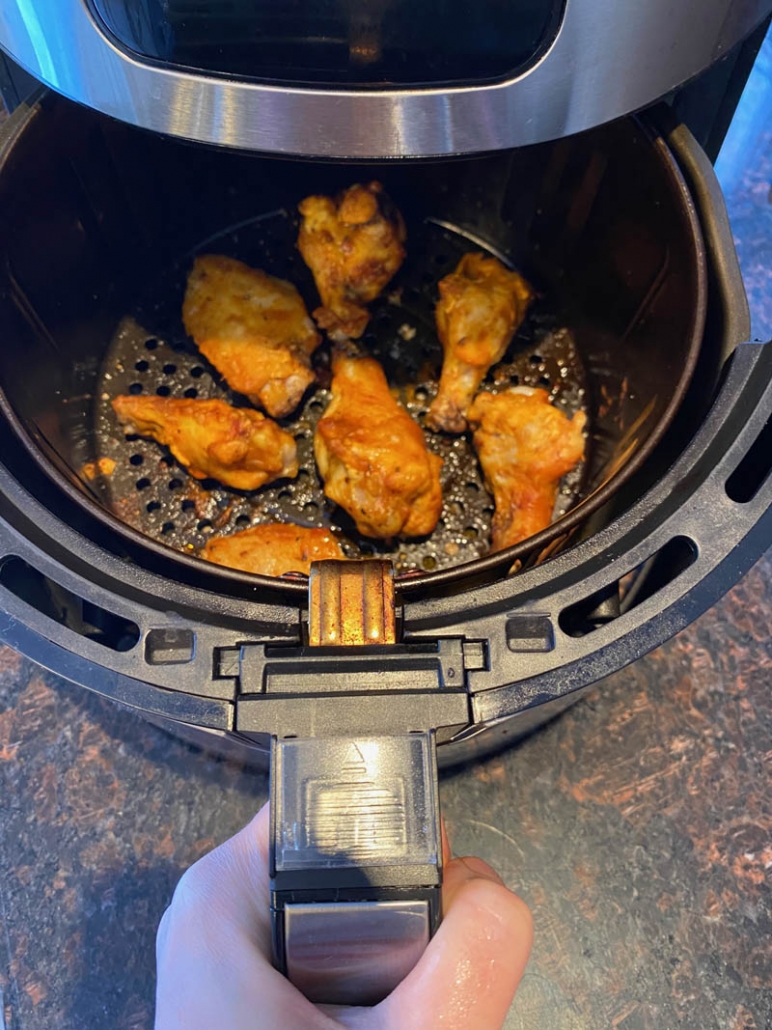 air fried chicken wings with buffalo sauce 