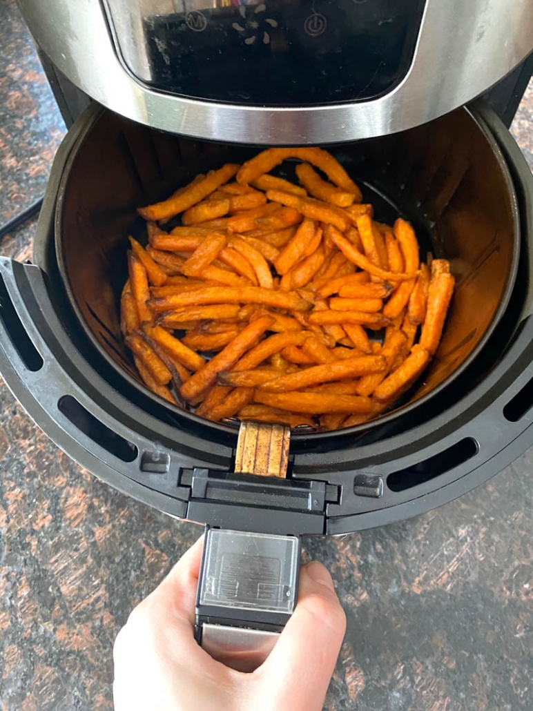 cooking frozen sweet potato fries in the air fryer 