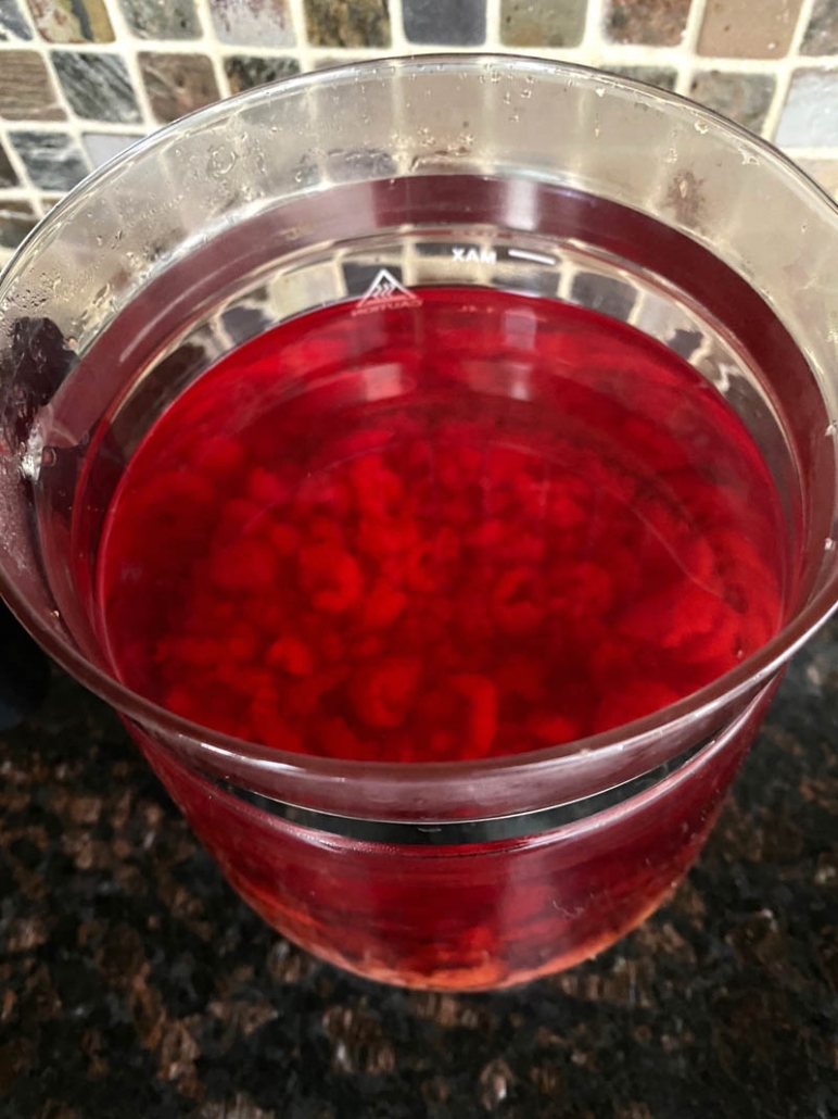 Homemade Raspberry Infused Flavored Water Recipe