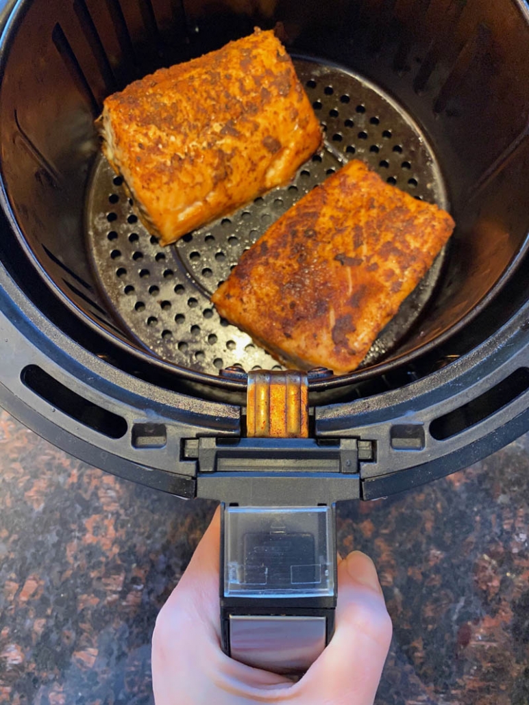 cooking salmon fillets in the air fryer 