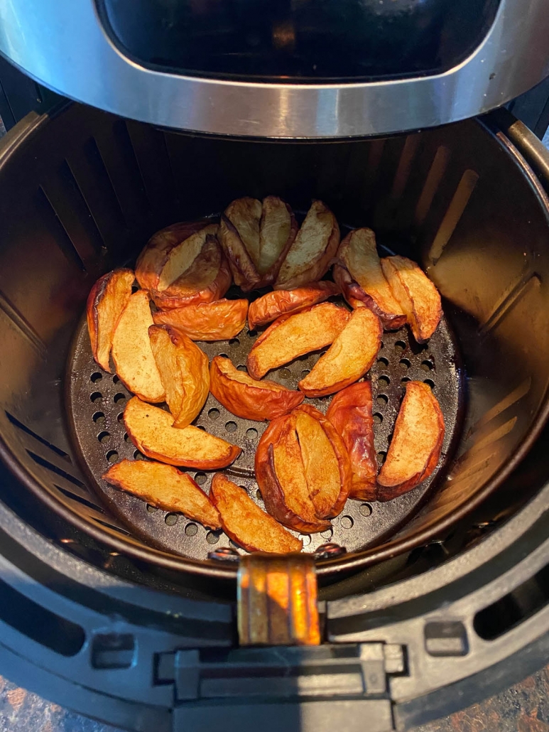 cooking cinnamon apple slices in the air fryer 