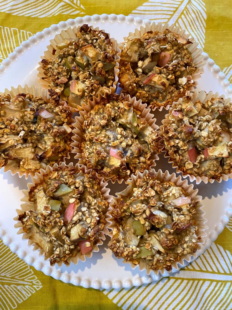 a plate of apple cinnamon muffins 