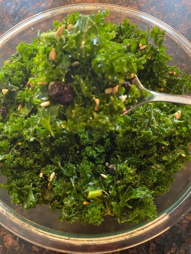 Kale salad with raisins 3