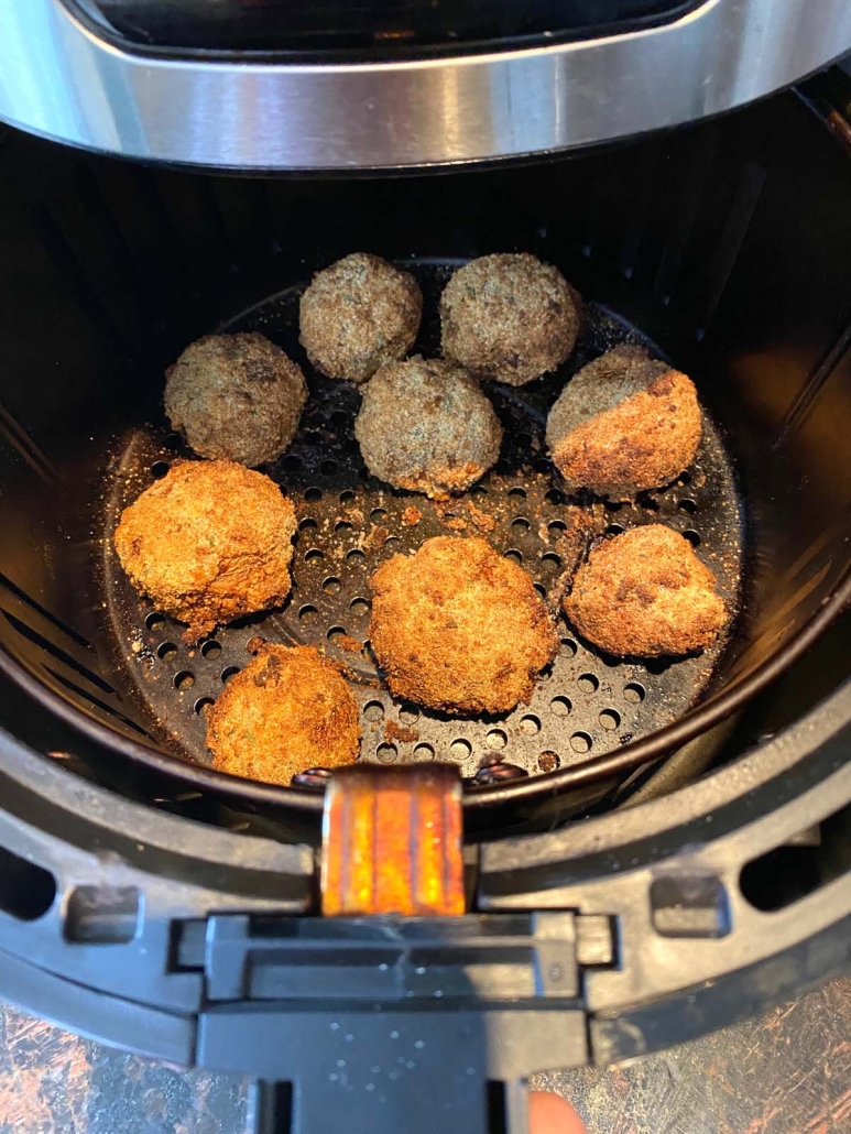 air fryer with breaded mushrooms inside