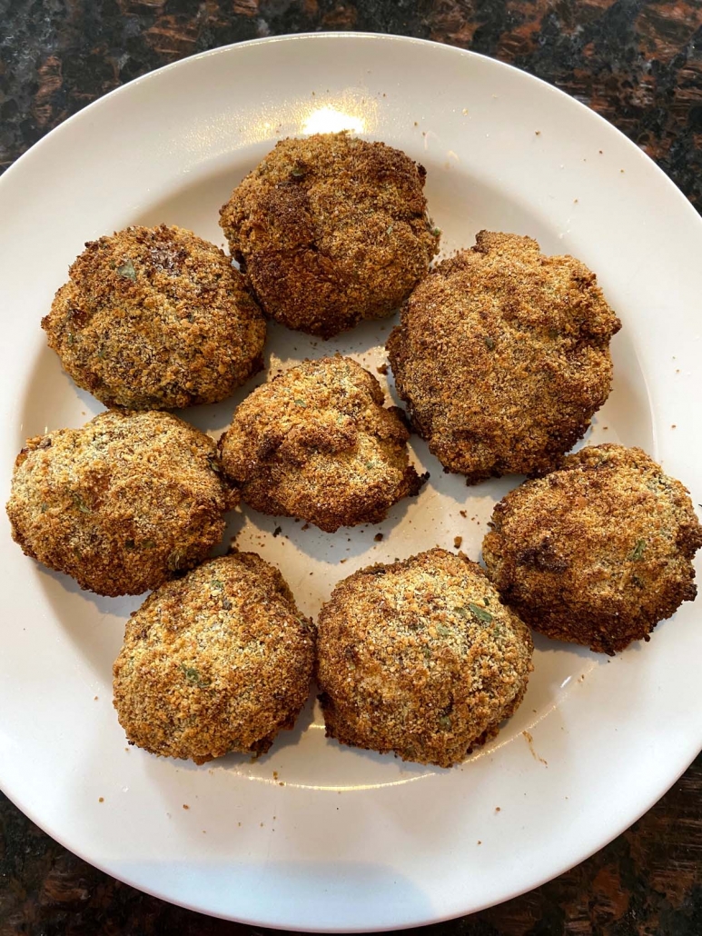 air fryer mushrooms on a plate