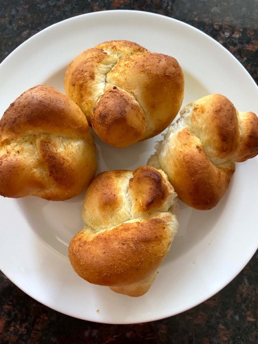 Air Fryer Frozen Garlic Knots (7)