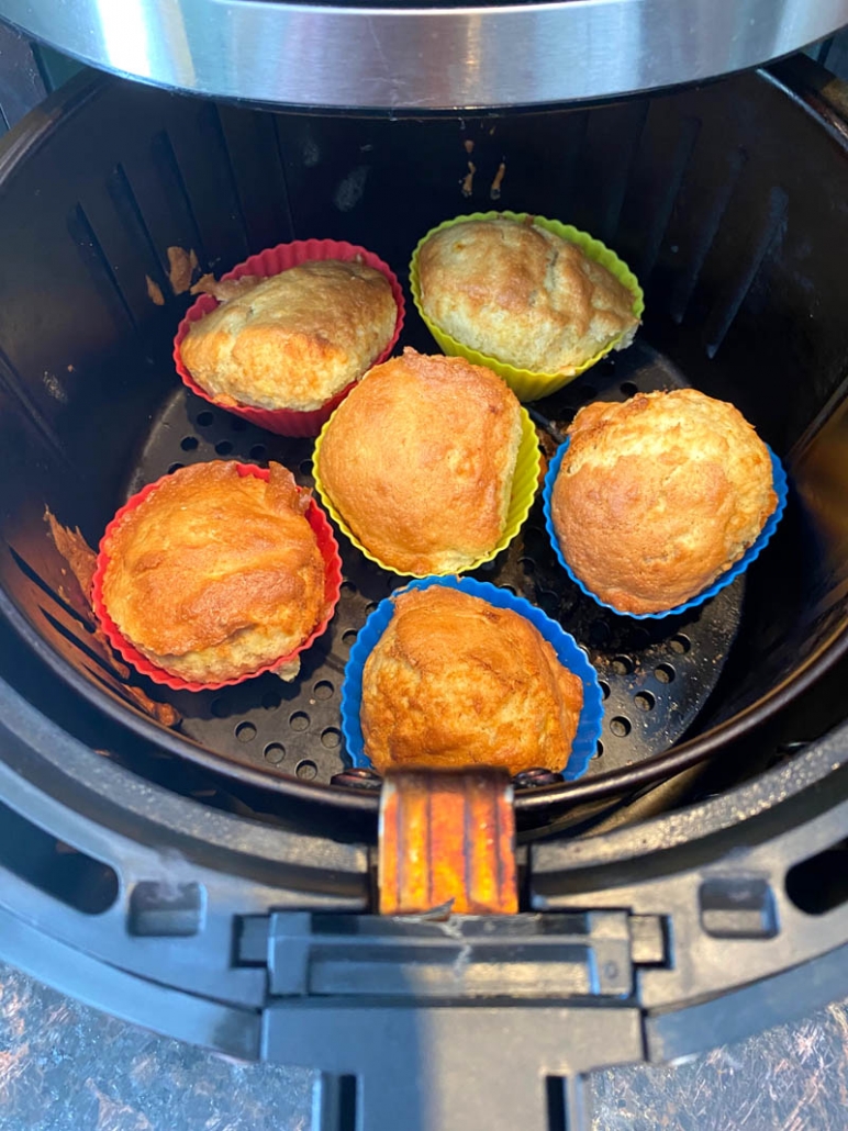 6 banana muffins in the air fryer cooked