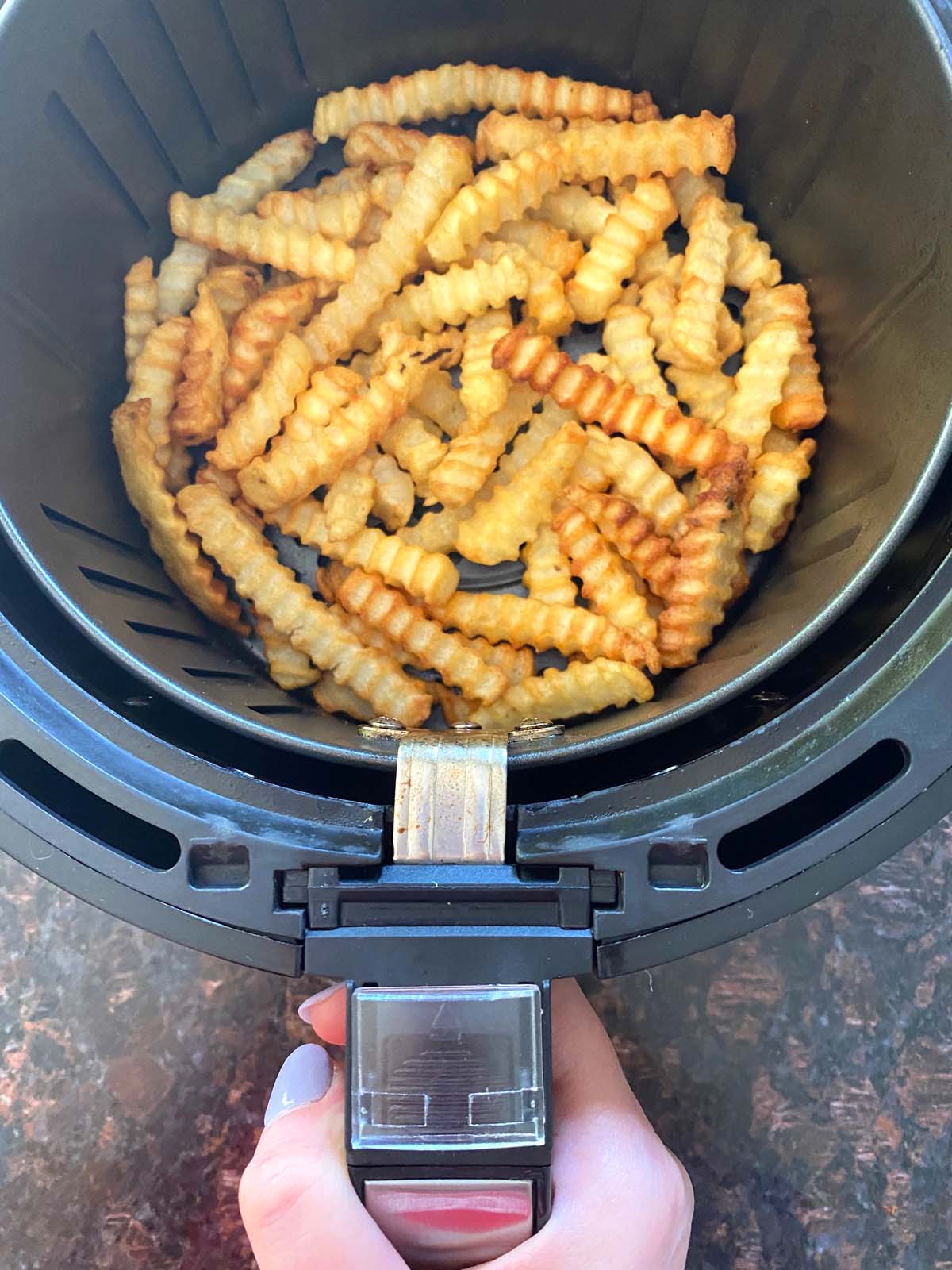 https://www.melaniecooks.com/wp-content/uploads/2022/05/Air-Fryer-Frozen-Crinkle-Fries-4.jpg