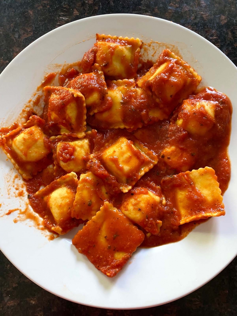 air fryer Cheese Ravioli With Marinara Sauce on a plate