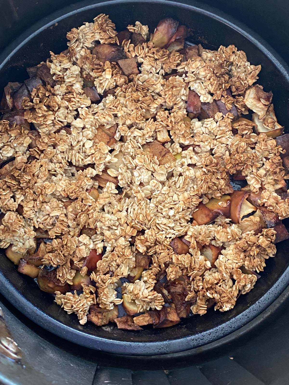 Apple crumble in a pan. 