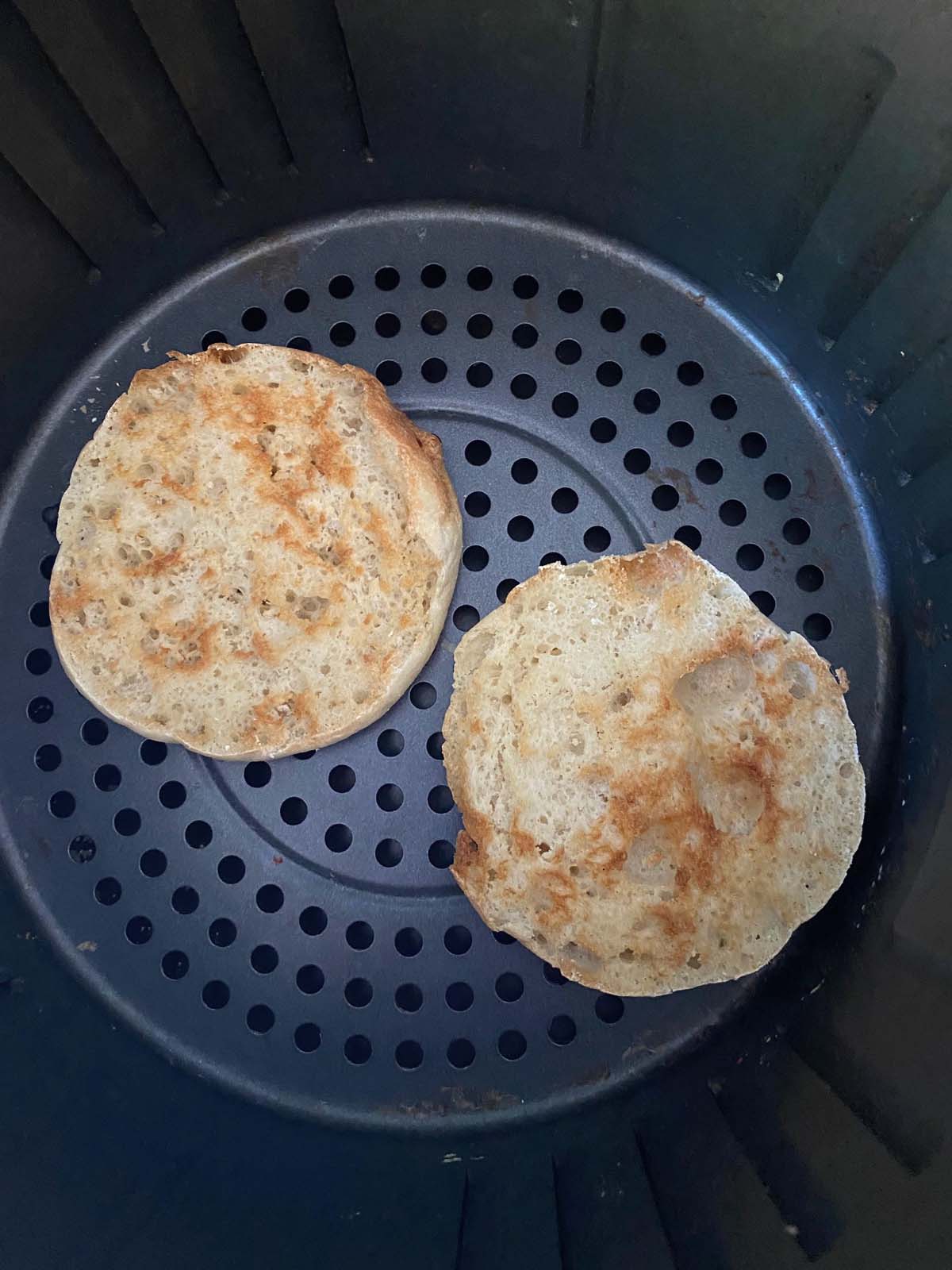 Toasted english muffin in an air fryer.