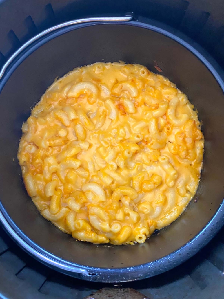 cooked mac and cheese in air fryer pan