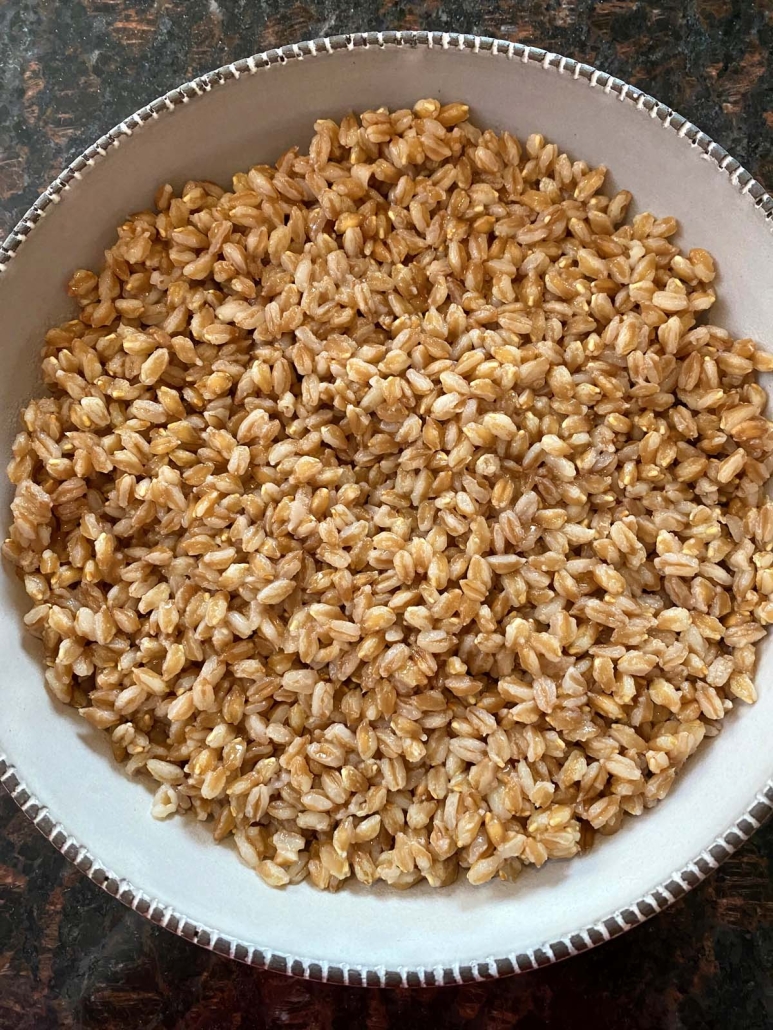 bowl of instant pot farro