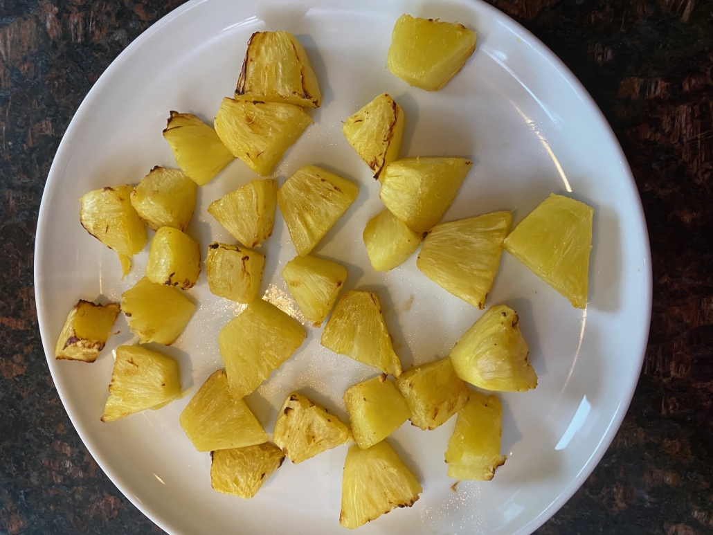 air fryer pineapple on a serving plate