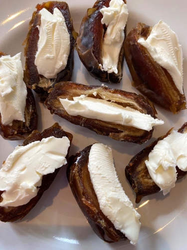 Cream Cheese Stuffed Dates (5)