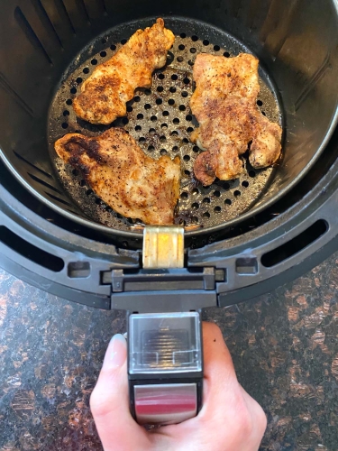 Air Fryer Frozen Chicken Thighs (1)