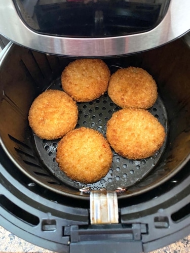 Air Fryer Frozen Lobster Cakes (7)