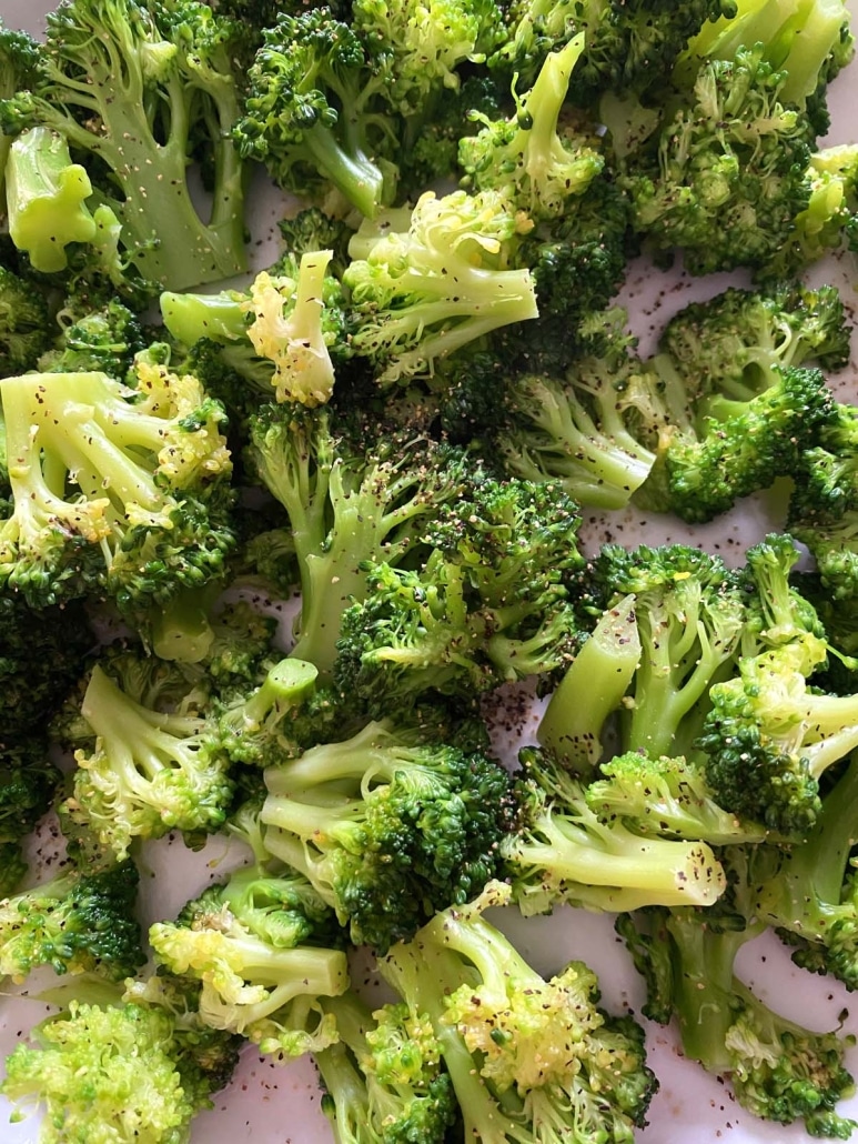 Boiled Broccoli with a sprinkle of pepper