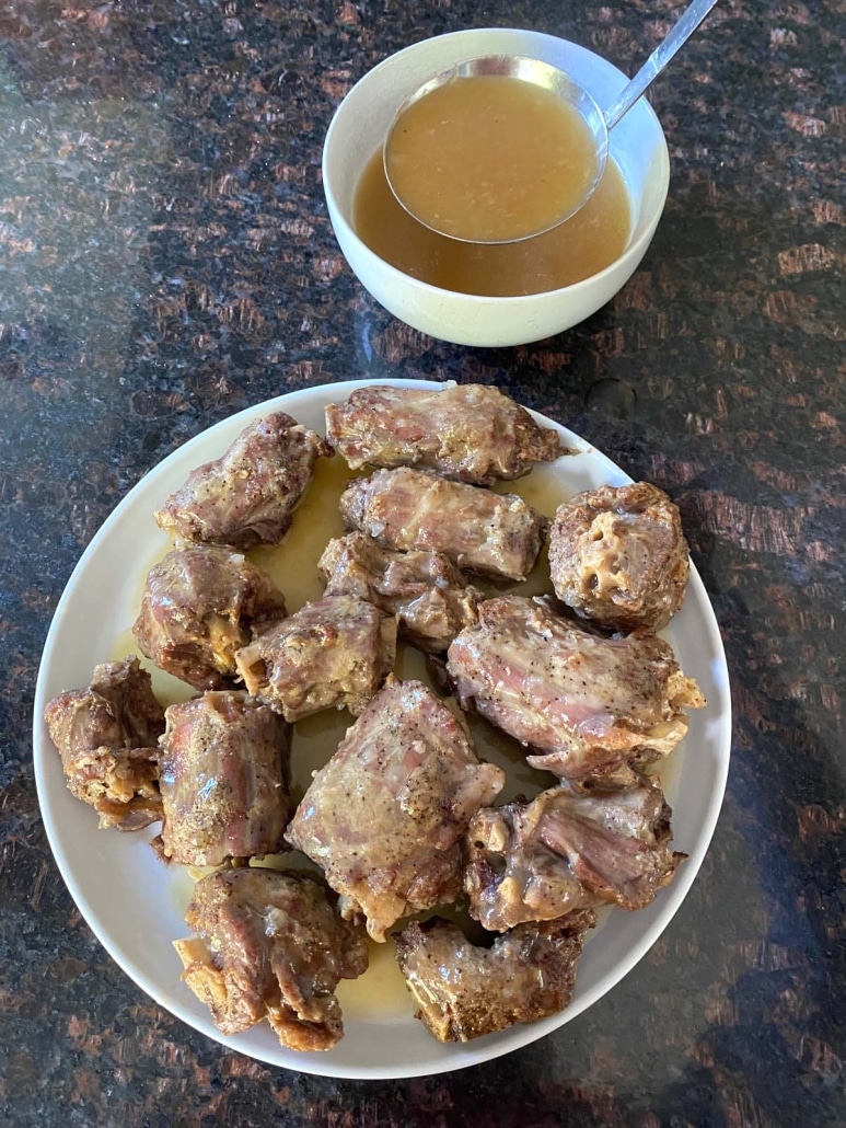 cooked turkey necks and gravy