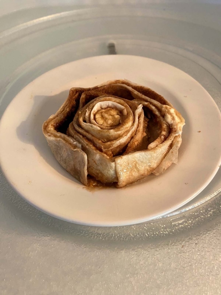 microwave tortilla cinnamon roll