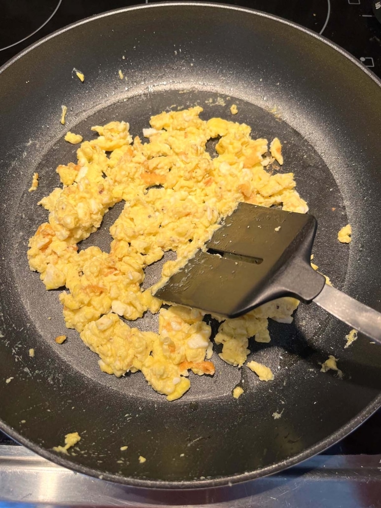 spatula scrambling up eggs 