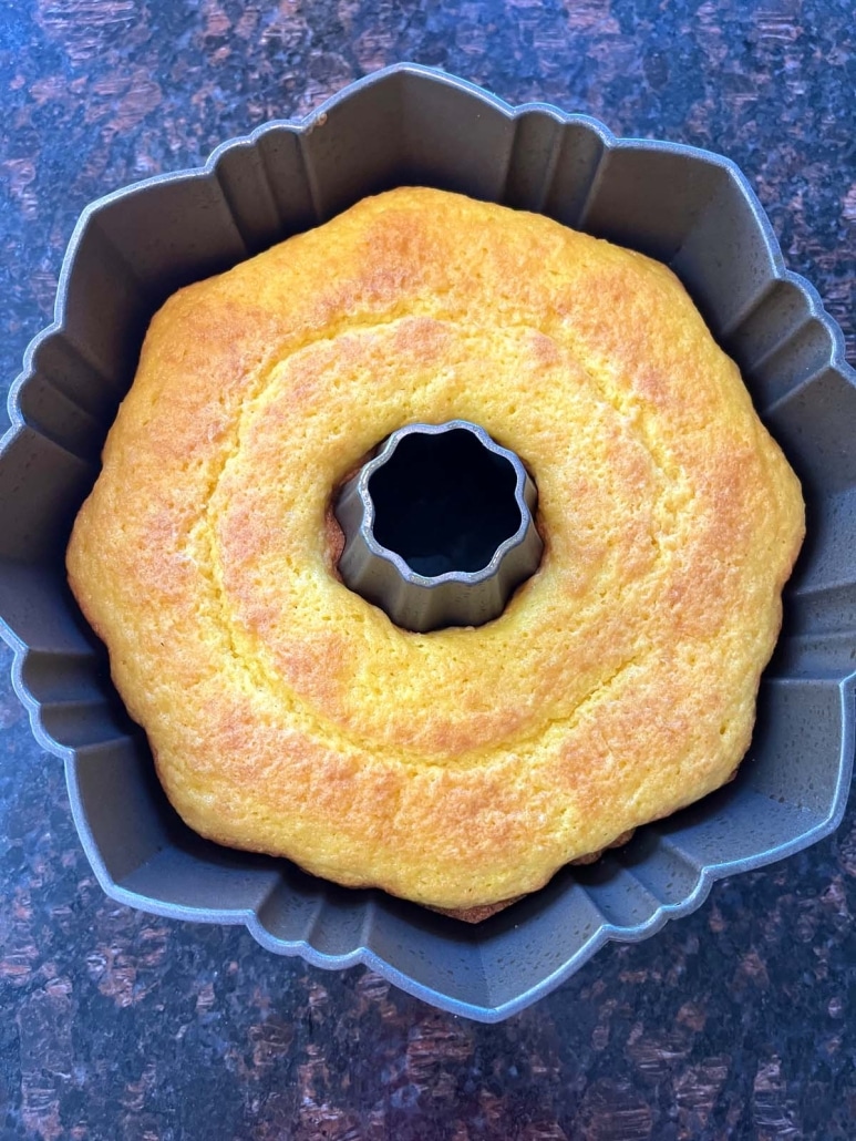 easy dessert Lemon Bundt Cake From Duncan Hines Cake Mix