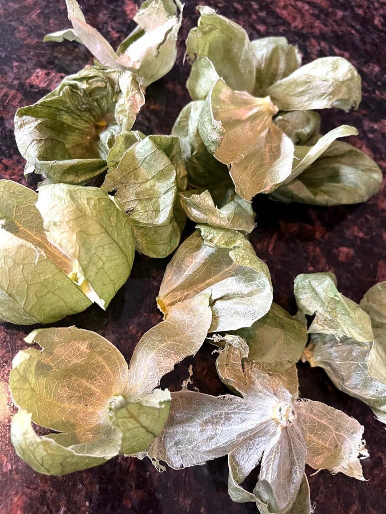 how to peel tomatillos