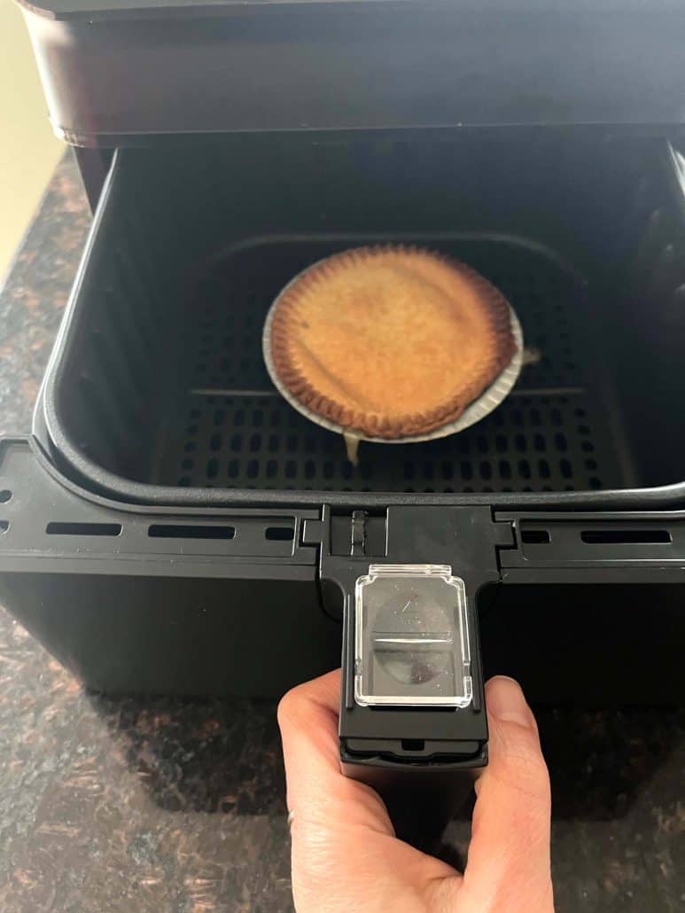 Melanie Mendelson from melaniecooks.com pulled out an air fryer basket, with a cooked turkey pot pie inside.