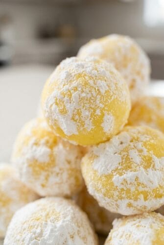Easy Lemon White Chocolate Truffles – No-Bake Dessert Recipe Lemon white chocolate truffles coated in powdered sugar for an easy no-bake dessert.