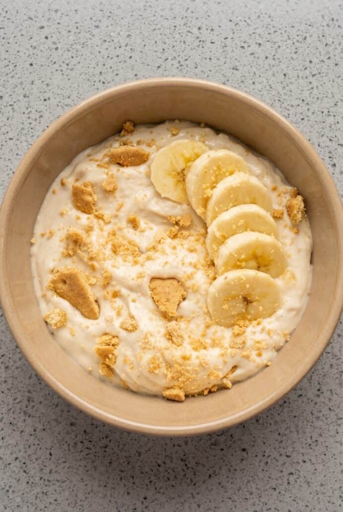 Creamy Banana Pudding Yogurt bowl topped with fresh banana slices and graham cracker crumbs.