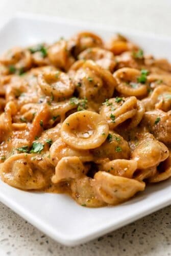 Easy French Onion Pasta – A Simple Weeknight Dinner Recipe Creamy French Onion Pasta with caramelized onions, herbs, and melted cheese served as a cozy one-pot dinner.